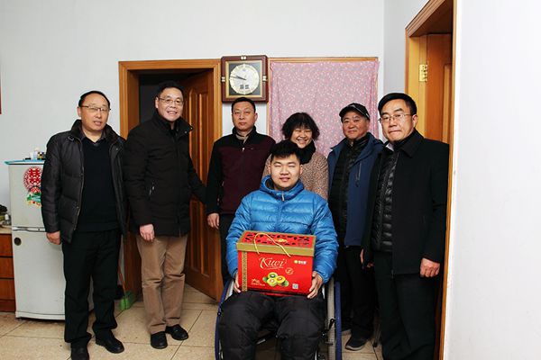 “双节”慰问送温暖 企业关怀暖人心
